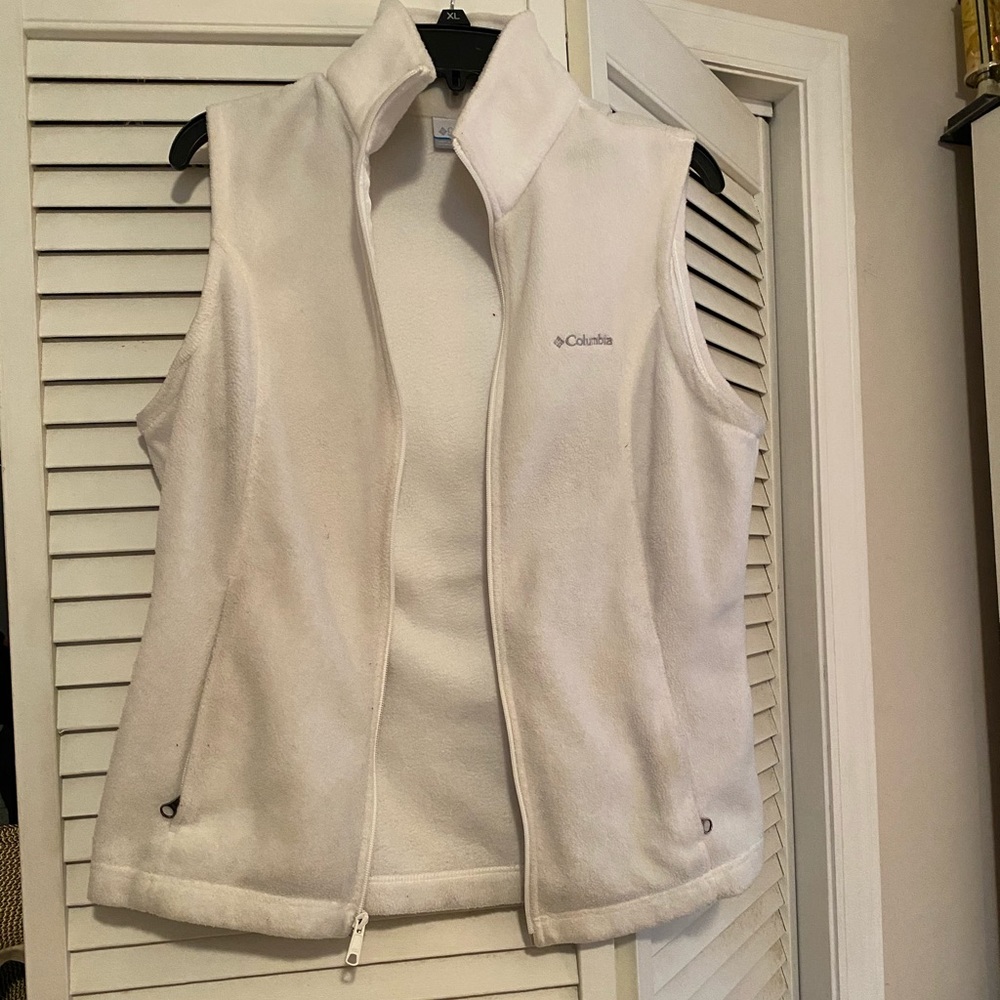 Large white vest from Columbia